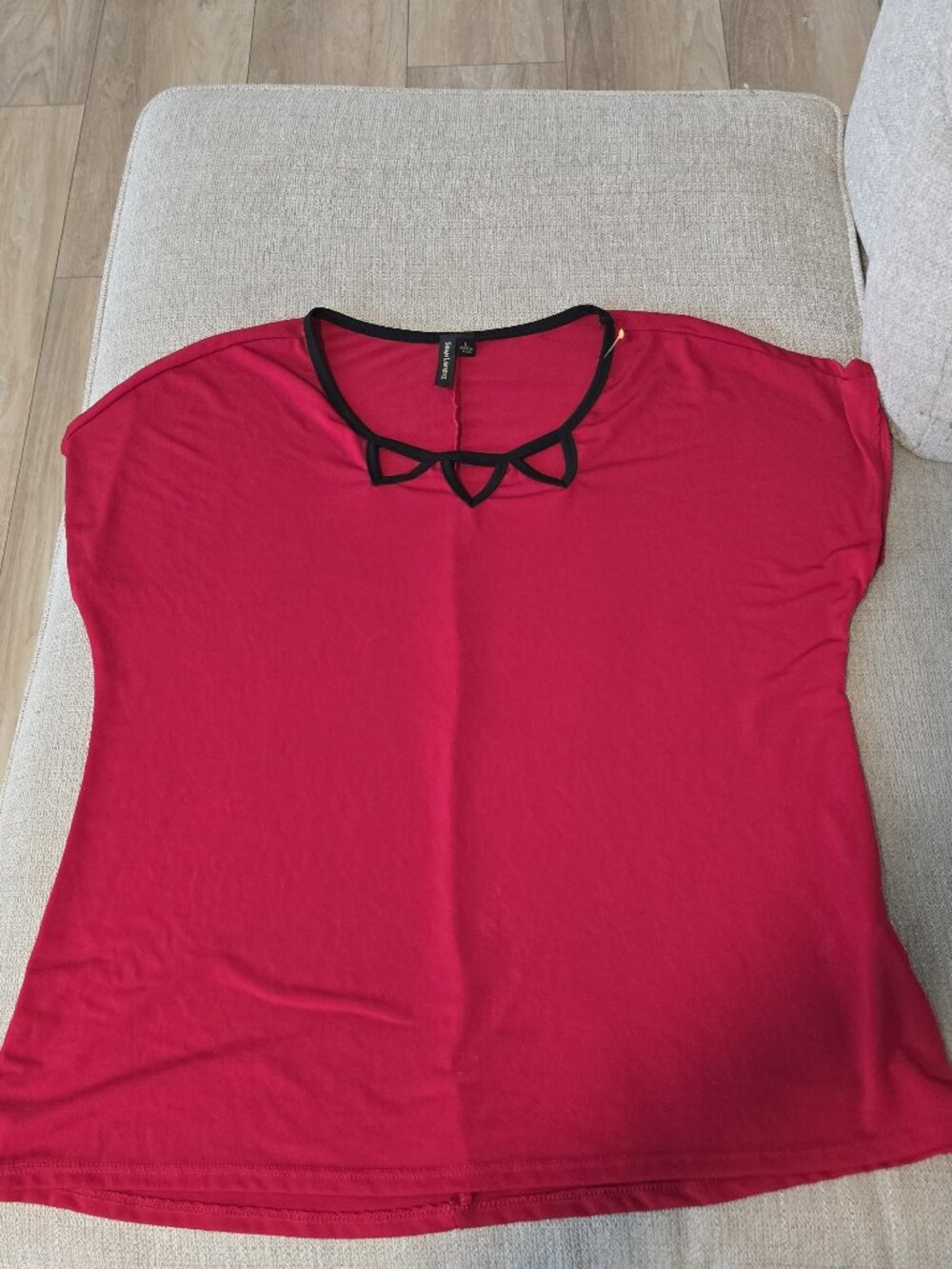 Susan Lawrence brand red short-sleeve top cat eye design. EUC L